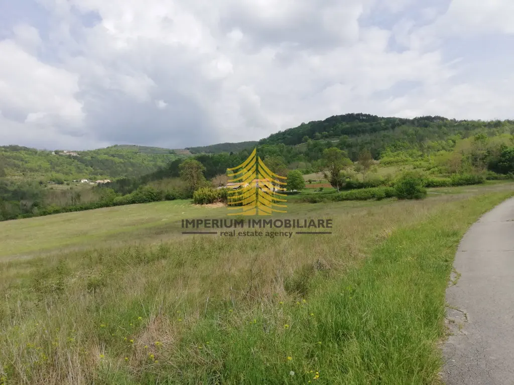 Zemljište na prodaju – Motovun, 53183 m²