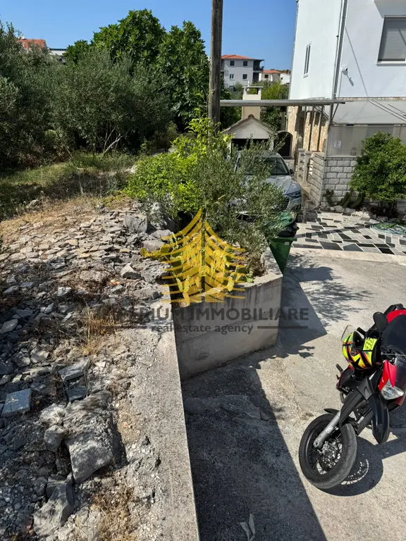 Zemljište na prodaju – Okrug, 600 m²