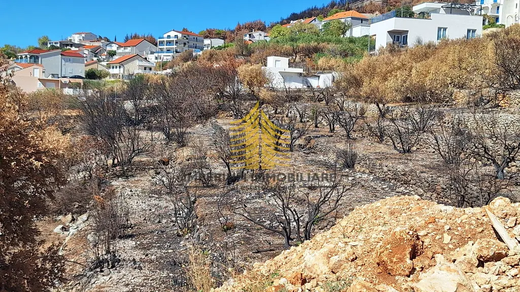 Zemljište na prodaju – Omiš, 2313 m²