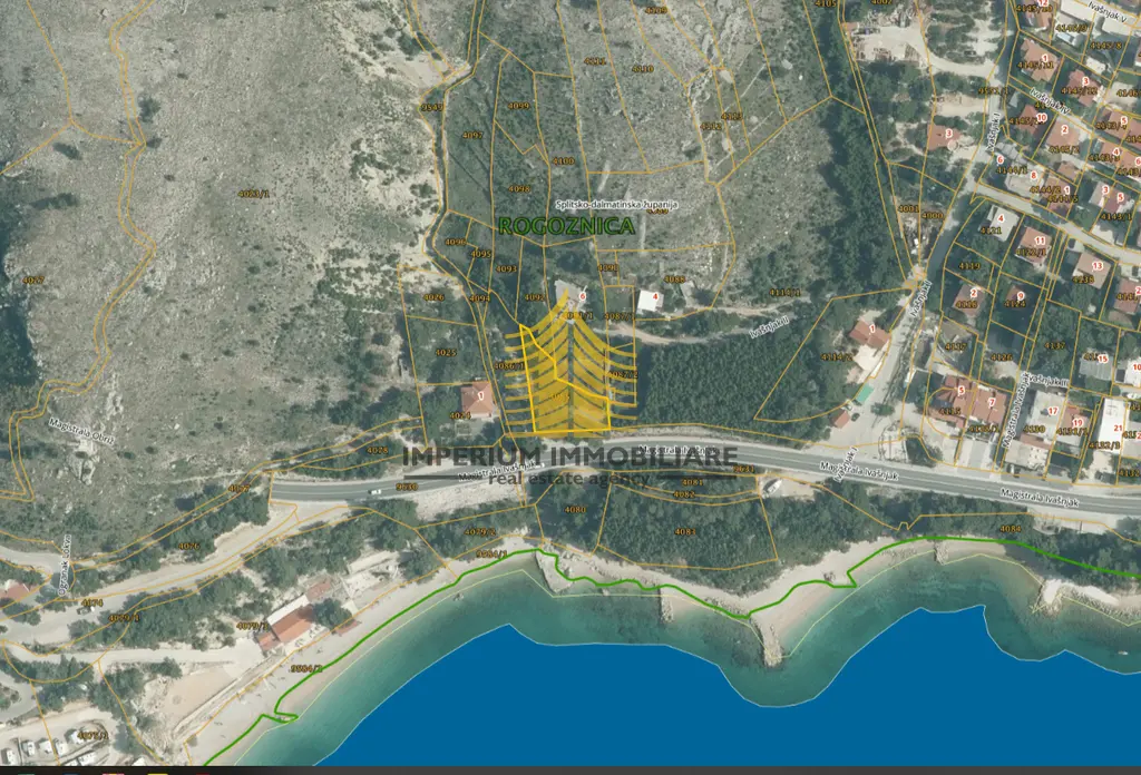 Zemljište na prodaju – Omiš, 752 m²