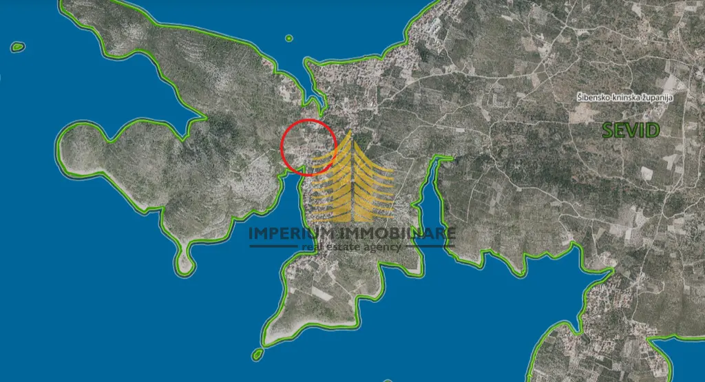 Zemljište na prodaju – Rogoznica, 737 m²