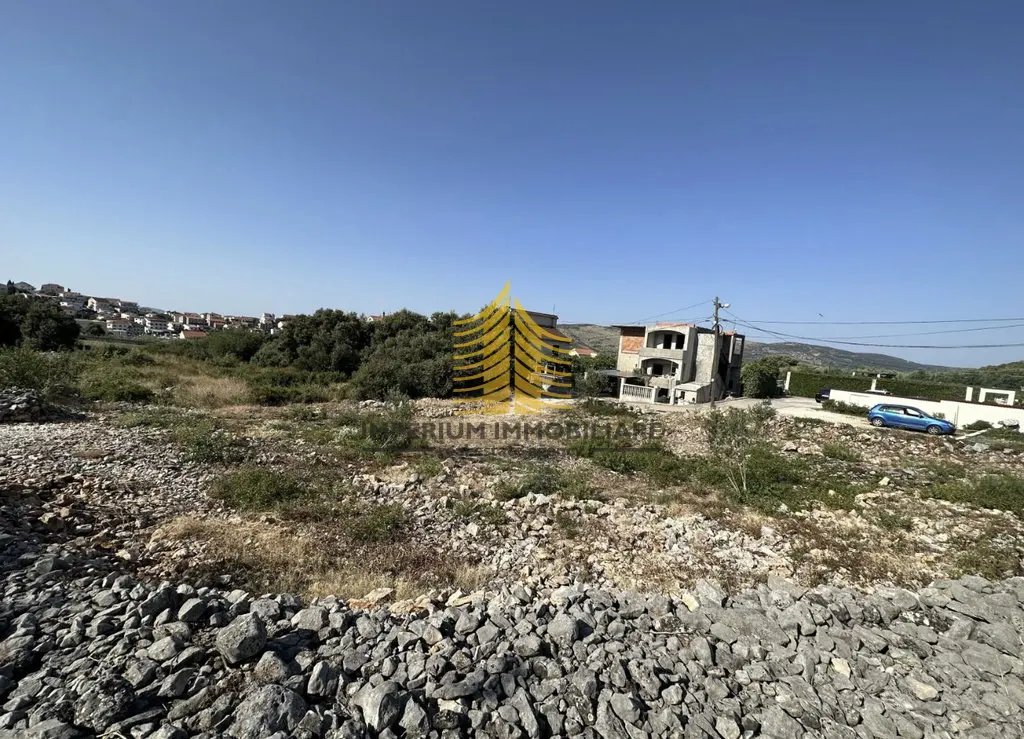 Zemljište na prodaju – Seget Donji, 1676 m²