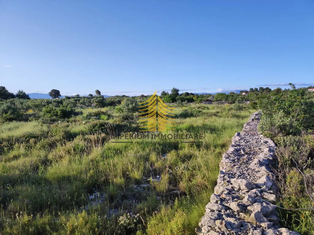 Zemljište na prodaju – Stari Grad, 9790 m²