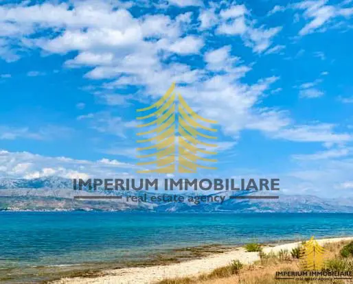 Zemljište na prodaju – Supetar, 7687 m²