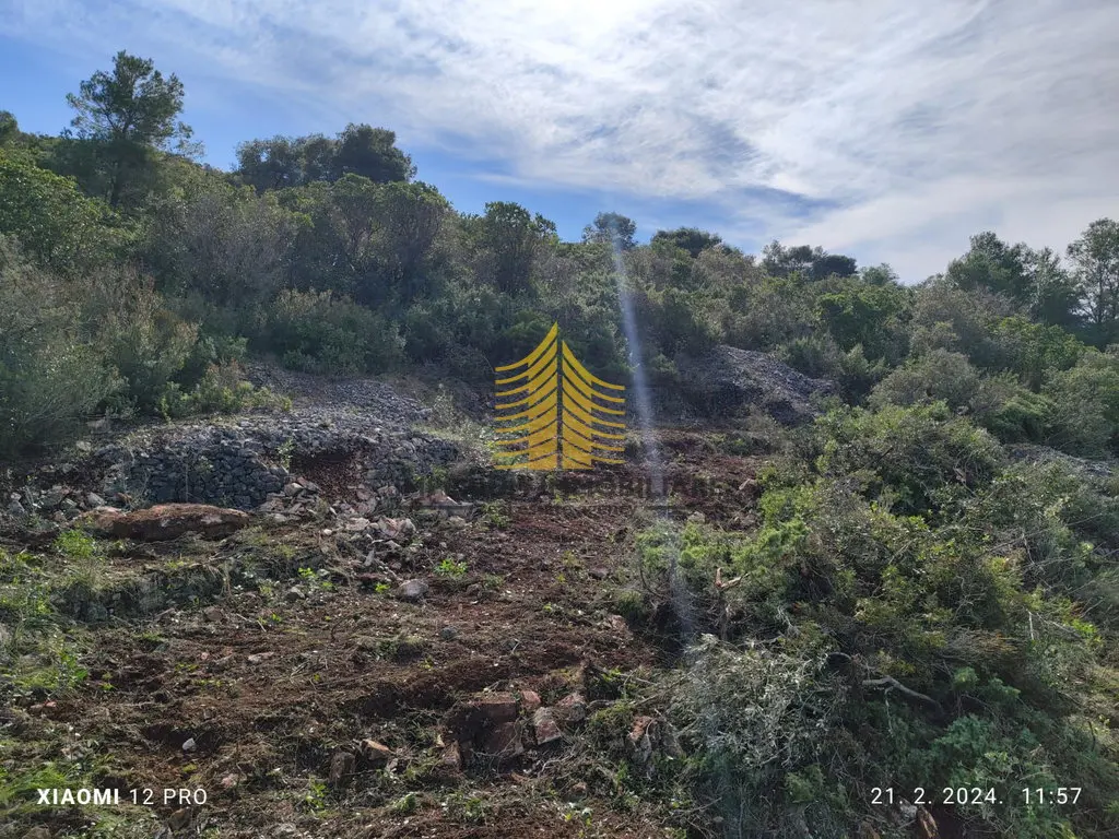 Zemljište na prodaju – Vis, 7490 m²