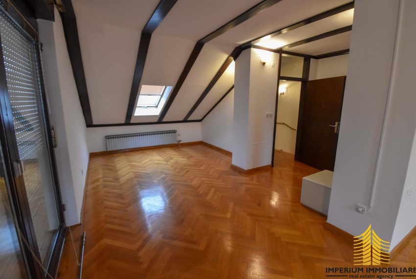 Kuća: Zagreb (Jačkovina), dvokatnica, 220.00 m2 (prodaja)