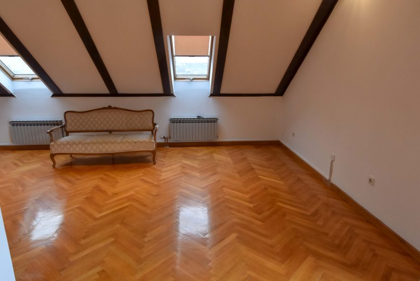 Kuća: Zagreb (Jačkovina), dvokatnica, 220.00 m2 (prodaja)