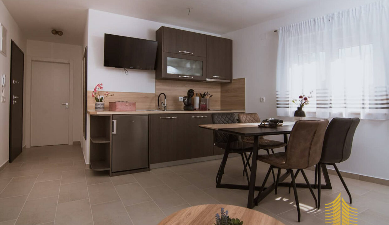Vila Vodice s 4 apartmana, 250 m2, novogradnja 2020! (prodaja)