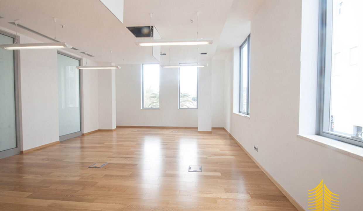 Poslovni prostor: Split, uredski, 58 m2 (iznajmljivanje)