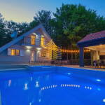 lika 12 e4ypLquM 1600x1066 1