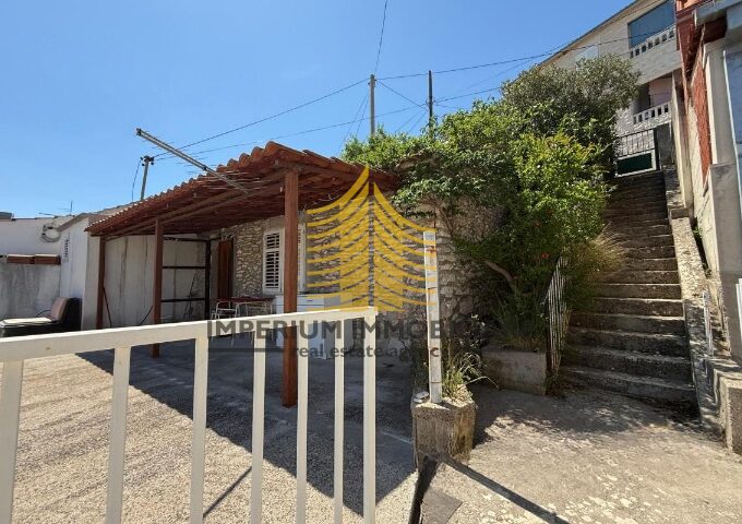 002 2041 110 brac house for renovation with additional unit and partial sea view for sale 1920x1080 cleanup OHGuqhTf 720x480 1