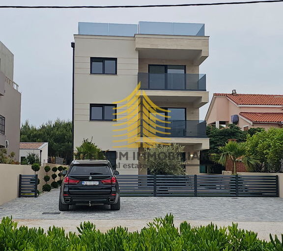 ea856718 e544 4e98 ac7e 2367beb7eeb9ngwos7li 1200x1600 portrait6800feb0cbd2a 680100da7465f