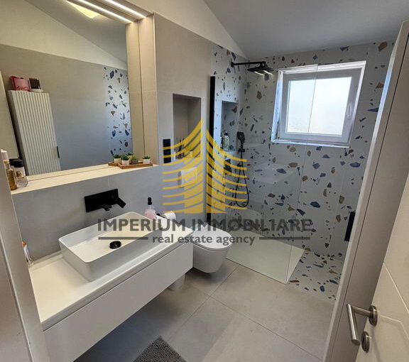 1adee33f e0b0 4564 979b b90bb660b5ee V3LC9b35 1200x1600 portrait